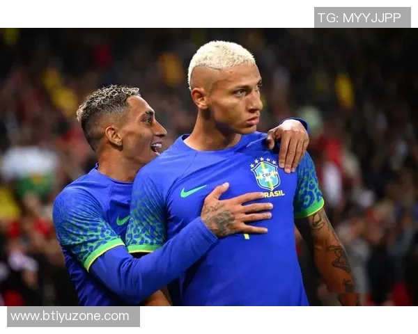 本泽马回应传闻称要求吉达联合签索拉里纯属记者幻想 本泽马回应传闻称要求吉达联合签索拉里纯属记者幻想