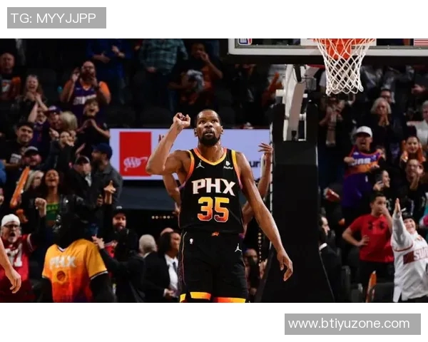 杜兰特末节爆发独揽16分全场贡献32分9篮板5失误助球队逆转胜利 杜兰特末节爆发独揽16分全场贡献32分9篮板5失误助球队逆转胜利