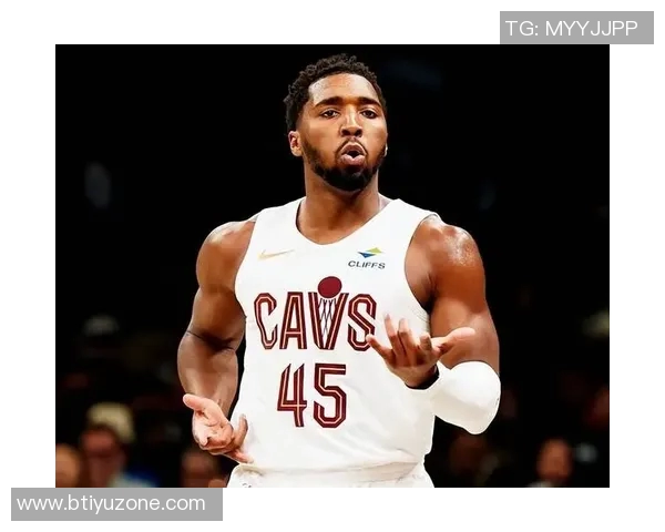 米切尔第三节火力全开独得14分三节合计贡献26分7篮板4助攻展现统治力 米切尔第三节火力全开独得14分三节合计贡献26分7篮板4助攻展现统治力