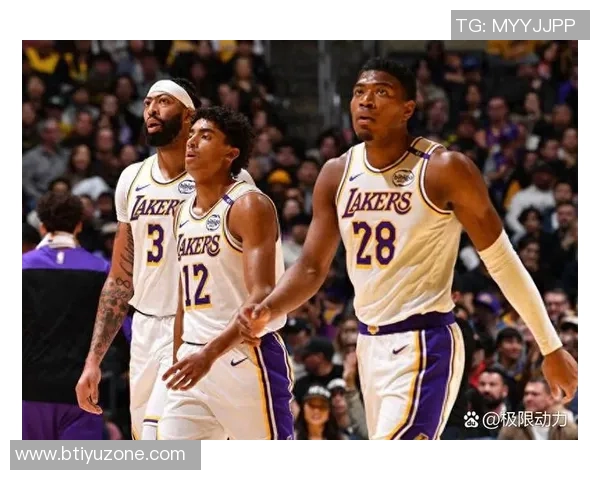 克里斯蒂全力以赴砍下25分三分球表现惊艳全场助力球队奋战