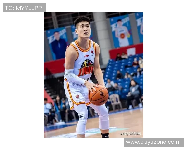 姜伟泽状态低迷全场仅得2分三分球命中率惨淡失误频频影响比赛表现