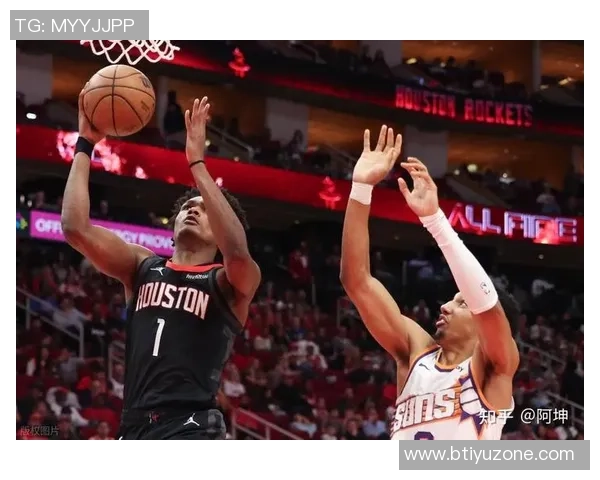 马威谈与布克的默契提升期待在比赛中更好地配合与理解